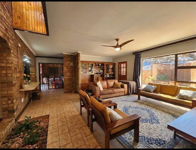 5 BEDROOM HOUSE FOR SALE IN VANDERBIJLPARK SE 3